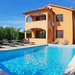 Appartamento Ana With Private Pool *